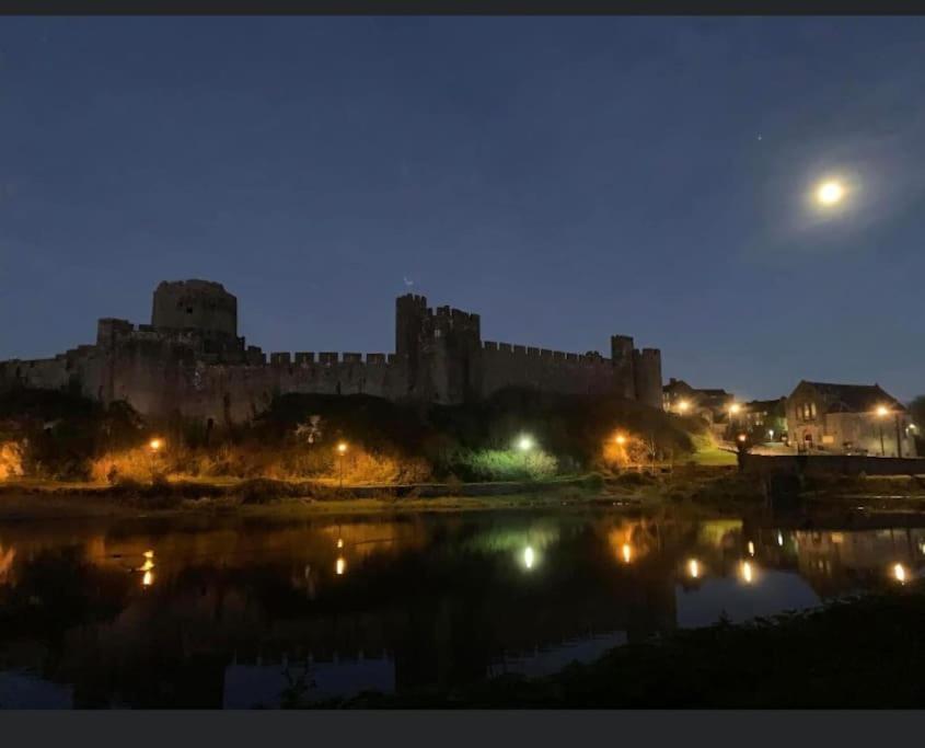 Historic Picturesque Apartment 펨브로크 외부 사진