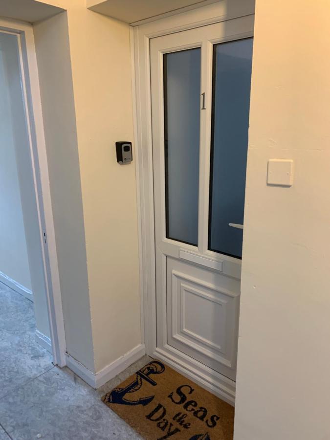 Historic Picturesque Apartment 펨브로크 외부 사진